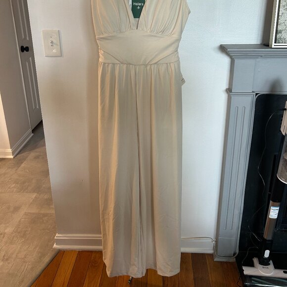 HALARA Sleeveless V Neck Ruched Jumpsuit - Picture 5 of 6